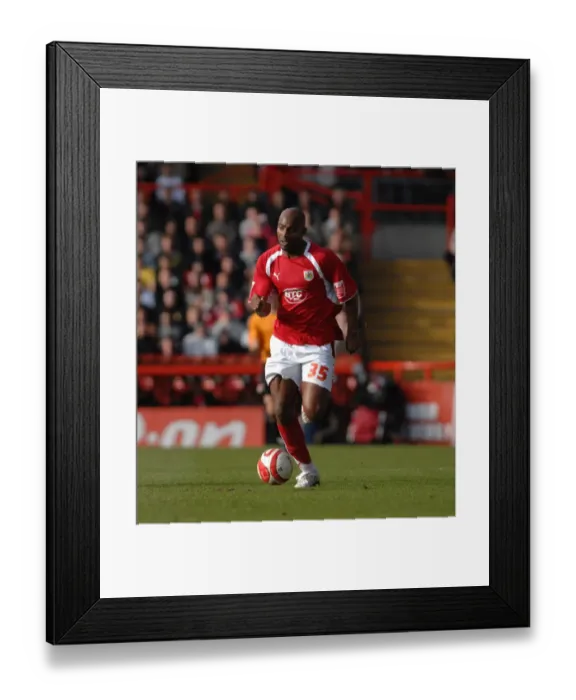 Framed Print : Dele Adebola: In Action for Bristol City Against Hull City