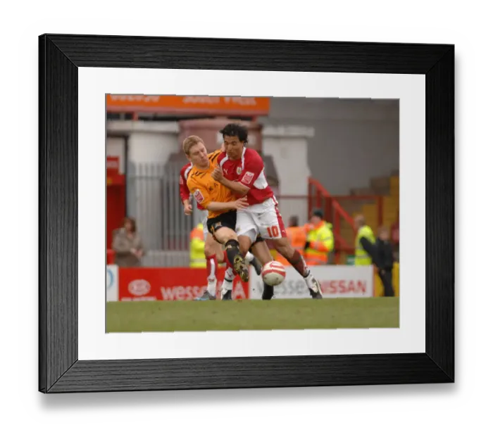 Framed Print : Bristol City's Nick Carle Battles for Possession against Hull City Framed Print : Bristol City's Nick Carle Battles for Possession against Hull City