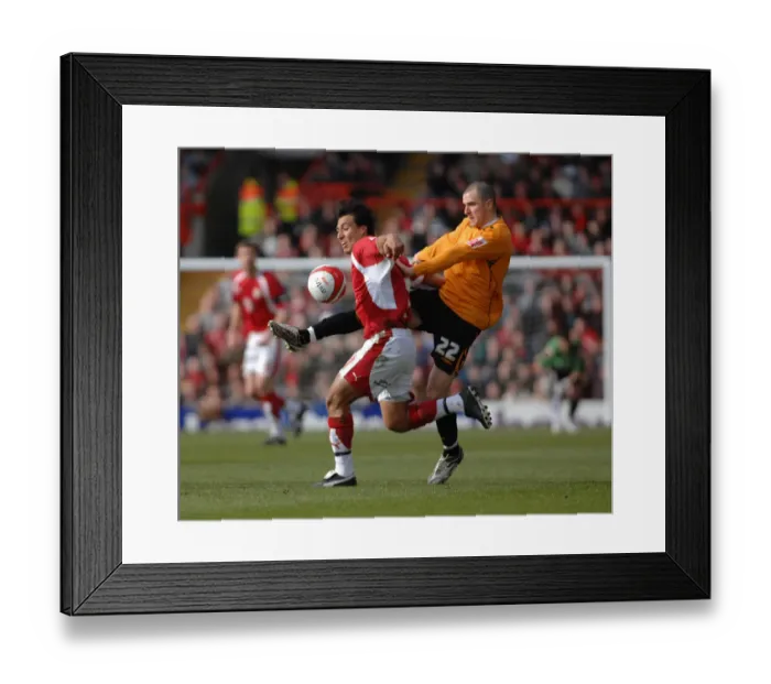 Framed Print : Bristol City's Nick Carle Fights for Possession Against Hull City