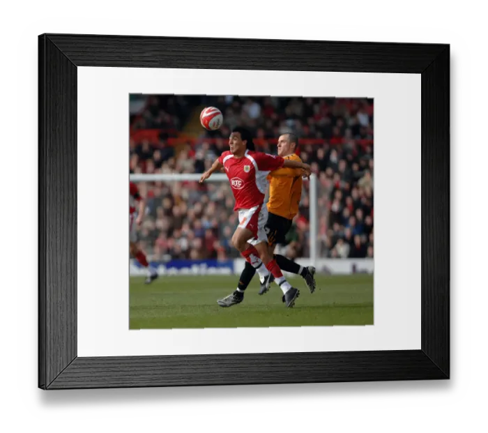 Framed Print : Nick Carle in Action: Bristol City vs. Hull City Framed Print : Nick Carle in Action: Bristol City vs. Hull City