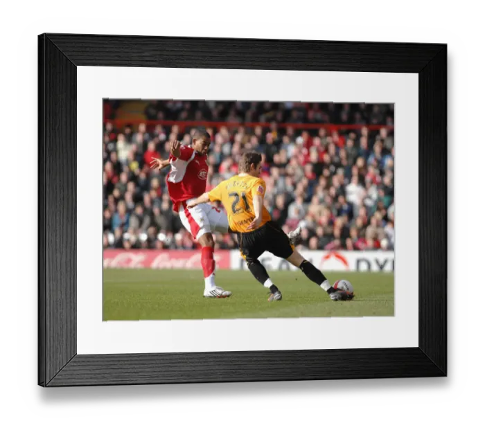 Framed Print : Marvin Elliott in Action: Bristol City vs Hull City Framed Print : Marvin Elliott in Action: Bristol City vs Hull City