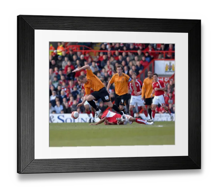 Framed Print : Marvin Elliott: Thrilling Moment at Bristol City vs Hull City Framed Print : Marvin Elliott: Thrilling Moment at Bristol City vs Hull City