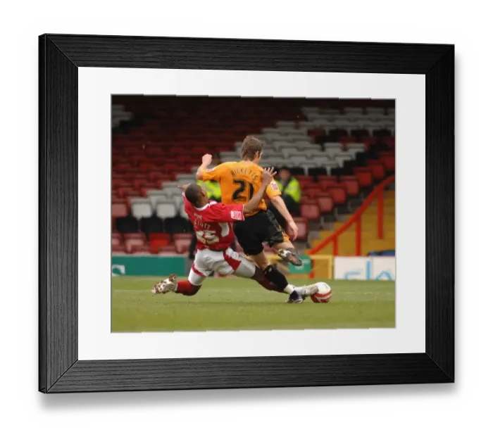 Framed Print : Marvin Elliott: Thrilling Moment at Bristol City vs Hull City Framed Print : Marvin Elliott: Thrilling Moment at Bristol City vs Hull City