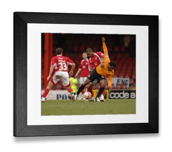 Framed Print : Marvin Elliott: Thrilling Moment at Bristol City vs Hull City Framed Print : Marvin Elliott: Thrilling Moment at Bristol City vs Hull City