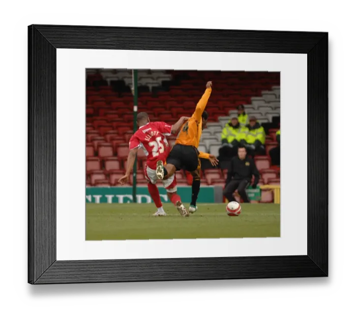Framed Print : Marvin Elliott: Thrilling Moment at Bristol City vs Hull City Framed Print : Marvin Elliott: Thrilling Moment at Bristol City vs Hull City
