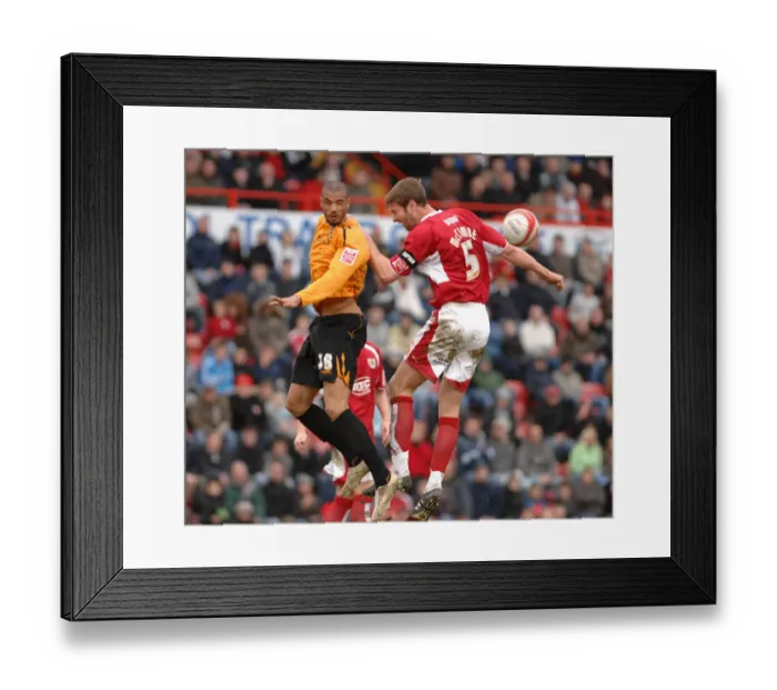 Framed Print : Jamie McCombe in Action: Bristol City vs Hull City Framed Print : Jamie McCombe in Action: Bristol City vs Hull City