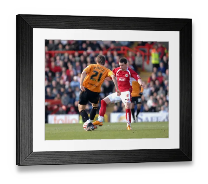 Framed Print : Michael McIndoe in Action: Bristol City vs Hull City Framed Print : Michael McIndoe in Action: Bristol City vs Hull City