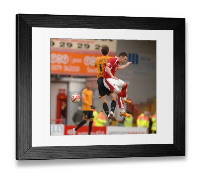 Framed Print : Michael McIndoe in Action for Bristol City Against Hull City Framed Print : Michael McIndoe in Action for Bristol City Against Hull City