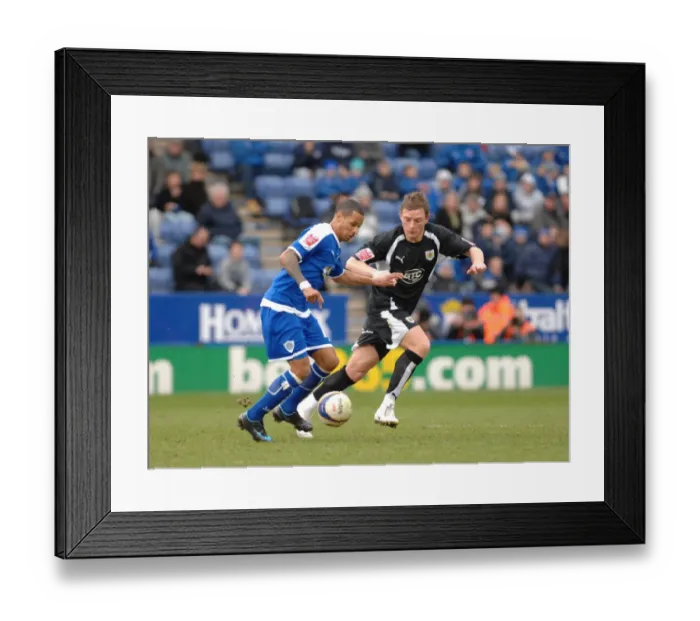 Framed Print : Brian Wilson of Bristol City in Action Against Leicester City Framed Print : Brian Wilson of Bristol City in Action Against Leicester City