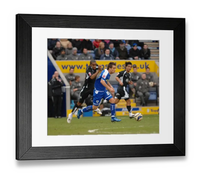 Framed Print : Marvin Elliott and Lee Hendrie: A Clash of Football Stars in Leicester City vs. Bristol City Framed Print : Marvin Elliott and Lee Hendrie: A Clash of Football Stars in Leicester City vs. Bristol City
