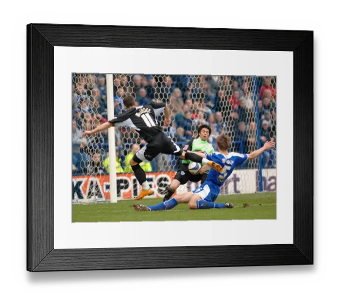 Framed Print : McIndoe in Action: Leicester City vs. Bristol City Framed Print : McIndoe in Action: Leicester City vs. Bristol City