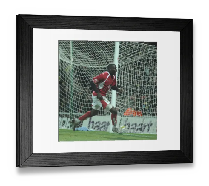 Framed Print : Showunmi in Action: Watford vs. Bristol City Framed Print : Showunmi in Action: Watford vs. Bristol City