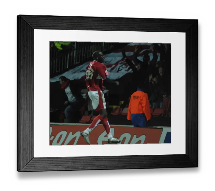 Framed Print : Showunmi in Action: Watford vs. Bristol City Framed Print : Showunmi in Action: Watford vs. Bristol City
