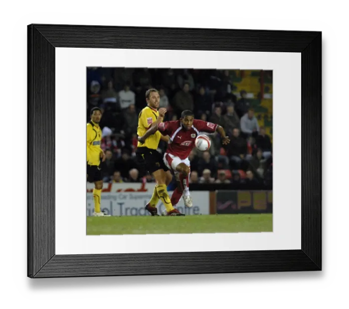 Framed Print : Marvin Elliott in Action: Bristol City vs. Watford