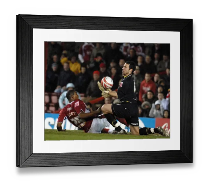 Framed Print : Marvin Elliott: In Action Against Watford (Bristol City vs. Watford)