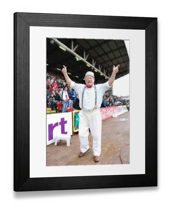 Framed Print : Bristol City vs Plymouth Argyle: A Football Rivalry - Season 07-08 Framed Print : Bristol City vs Plymouth Argyle: A Football Rivalry - Season 07-08