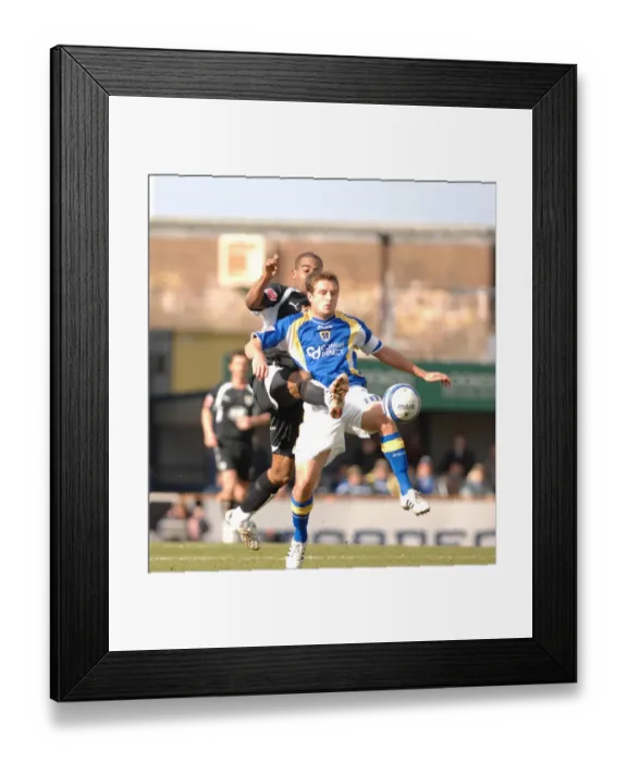 Framed Print : Marvin Elliott beats Stephen McPhail Framed Print : Marvin Elliott beats Stephen McPhail