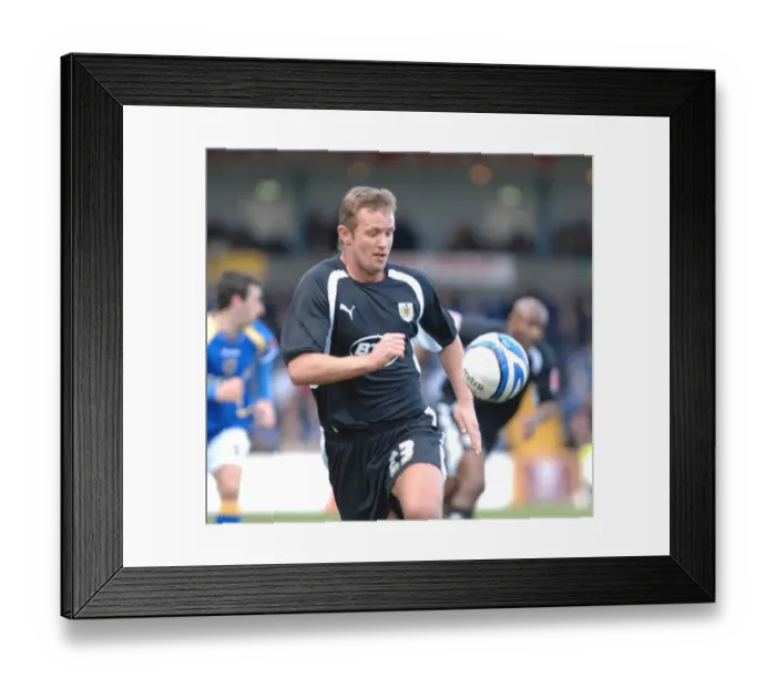 Framed Print : Bristol City vs. Cardiff City: Lee Trundle's Intense Moment Framed Print : Bristol City vs. Cardiff City: Lee Trundle's Intense Moment