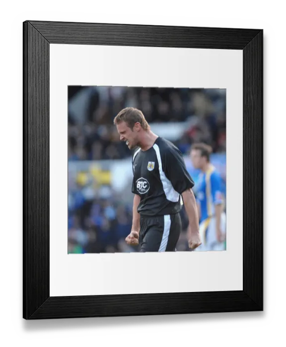 Framed Print : Clash on the Pitch: Lee Trundle in Action - Cardiff City vs. Bristol City