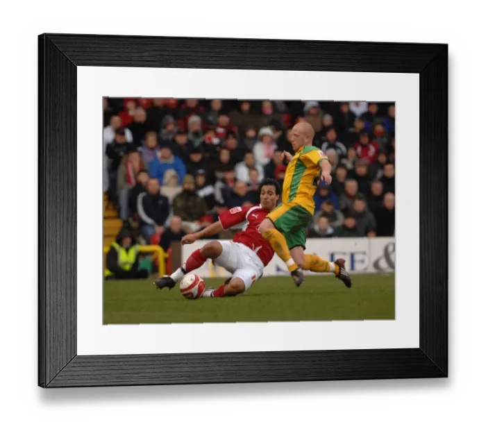 Framed Print : Nick Carle in Action: Bristol City vs Norwich City Framed Print : Nick Carle in Action: Bristol City vs Norwich City