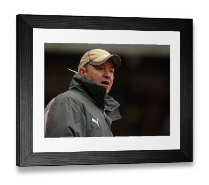 Framed Print : Gary Johnson in Action: Bristol City vs. Norwich City