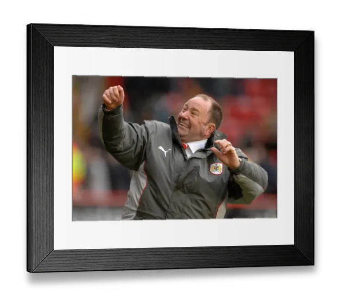 Framed Print : Gary Johnson in Action: Bristol City vs. Norwich City Framed Print : Gary Johnson in Action: Bristol City vs. Norwich City