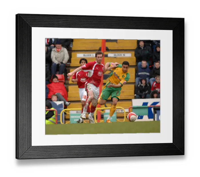Framed Print : Jamie McAllister in Action: Bristol City vs Norwich City Framed Print : Jamie McAllister in Action: Bristol City vs Norwich City