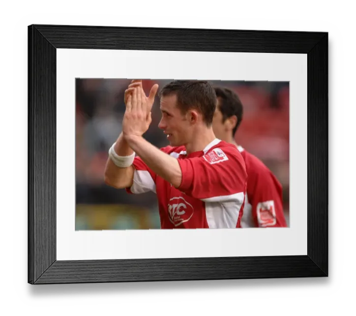 Framed Print : Michael McIndoe in Action for Bristol City Against Norwich City Framed Print : Michael McIndoe in Action for Bristol City Against Norwich City