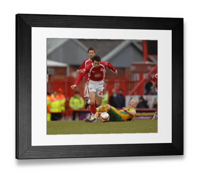 Framed Print : Ivan Sproule in Action: Bristol City vs Norwich City Framed Print : Ivan Sproule in Action: Bristol City vs Norwich City