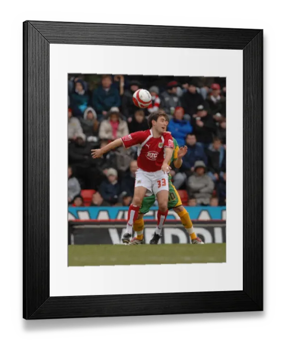 Framed Print : Lee Johnson in Action: Bristol City vs. Norwich City