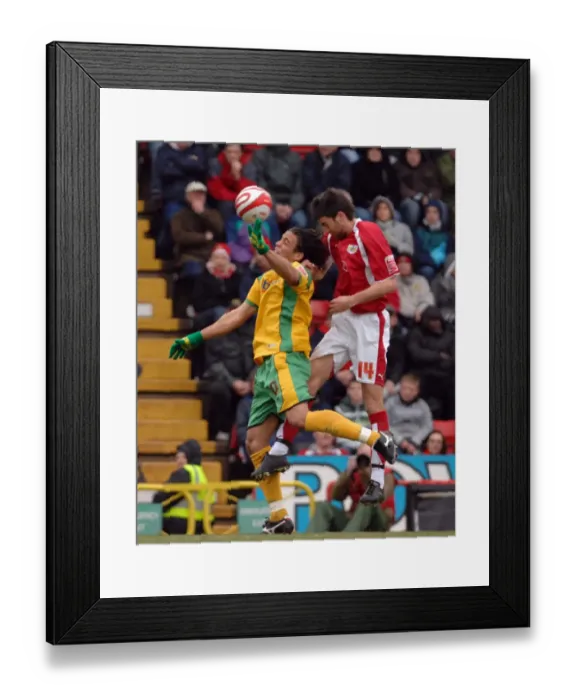 Framed Print : Cole Skuse in Action: Bristol City vs. Norwich City
