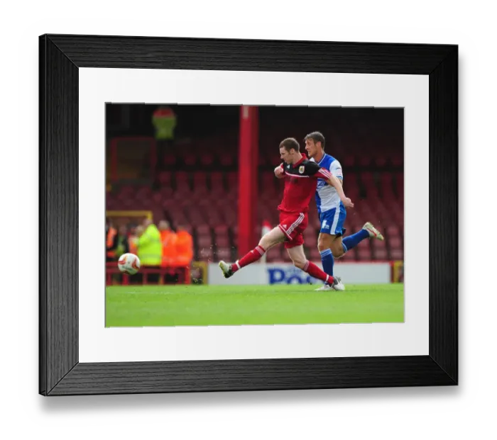 Framed Print : Stephen Pearson in Action: Bristol City vs. Bristol Rovers at Louis Carey's Testimonial, Ashton Gate Stadium (August 4, 2012) Framed Print : Stephen Pearson in Action: Bristol City vs. Bristol Rovers at Louis Carey's Testimonial, Ashton Gate Stadium (August 4, 2012)