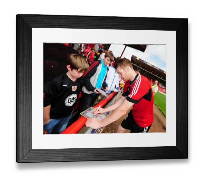 Framed Print : Bristol City Football Club: Stephen Pearson Signing Autographs at Pre-Season Open Day Framed Print : Bristol City Football Club: Stephen Pearson Signing Autographs at Pre-Season Open Day