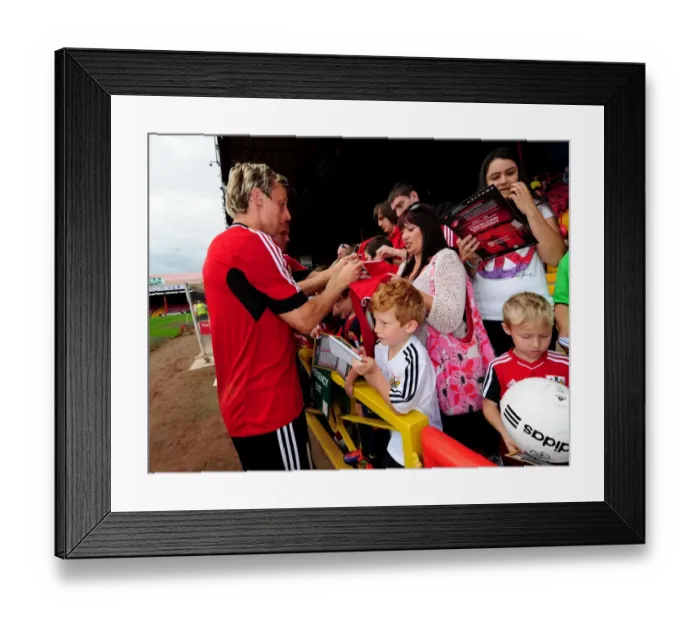 Framed Print : Bristol City FC: Martyn Woolford Signs Autographs at Pre-Season Open Day (Joe Meredith / Josephmeredith, 2012) Framed Print : Bristol City FC: Martyn Woolford Signs Autographs at Pre-Season Open Day (Joe Meredith / Josephmeredith, 2012)