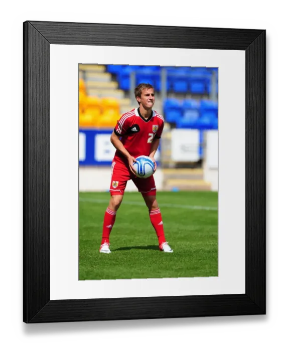 Framed Print : Bristol City's Joe Bryan in Action Against St Johnstone at McDiarmid Park, 2012