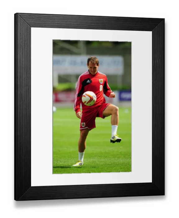 Framed Print : Neil Kilkenny of Bristol City in Action Against St Johnstone at McDiarmid Park, Perth (2012)