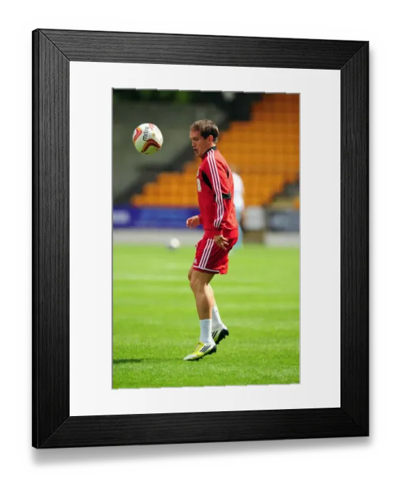 Framed Print : Neil Kilkenny in Action for Bristol City against St Johnstone at McDiarmid Park (2012) Framed Print : Neil Kilkenny in Action for Bristol City against St Johnstone at McDiarmid Park (2012)