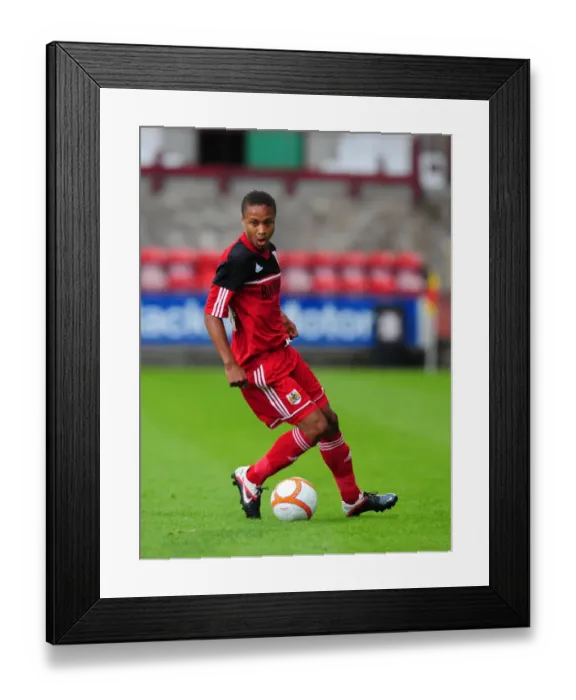Framed Print : Bobby Reid in Action: Bristol City vs. Dunfermline Athletic, 01.08.12 Framed Print : Bobby Reid in Action: Bristol City vs. Dunfermline Athletic, 01.08.12