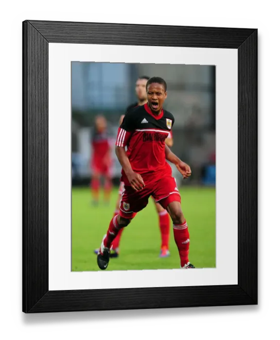 Framed Print : Bobby Reid in Action: Bristol City vs Dunfermline Athletic, August 1, 2012 - Football Pre-Season Friendly Framed Print : Bobby Reid in Action: Bristol City vs Dunfermline Athletic, August 1, 2012 - Football Pre-Season Friendly