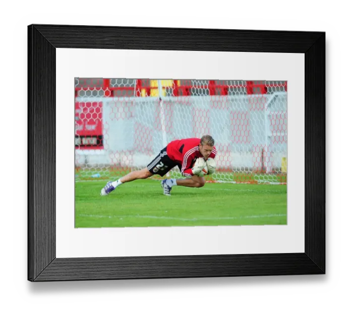 Framed Print : Bristol City FC: Dean Gerken in Training, Scotland Tour 2012 Framed Print : Bristol City FC: Dean Gerken in Training, Scotland Tour 2012