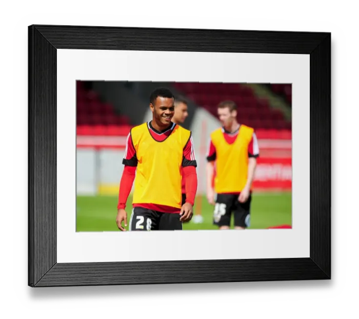 Framed Print : Bristol City Football Club: Aaron Hollaway in Pre-Season Training, Scotland Tour (Joe Meredith / Josephmeredith, 30.07.2012) Framed Print : Bristol City Football Club: Aaron Hollaway in Pre-Season Training, Scotland Tour (Joe Meredith / Josephmeredith, 30.07.2012)