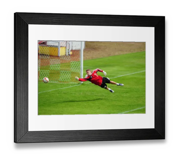 Framed Print : Bristol City FC: Dean Gerken in Focus during Pre-Season Training (July 2012)