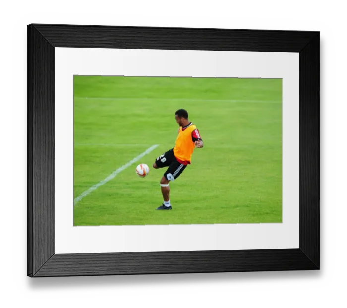 Framed Print : Bristol City FC: Aaron Hollaway in Pre-Season Training (Scotland Tour)