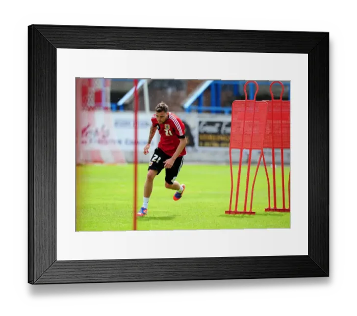 Framed Print : Bristol City's Paul Anderson in Action during Pre-Season Training (July 2012) Framed Print : Bristol City's Paul Anderson in Action during Pre-Season Training (July 2012)