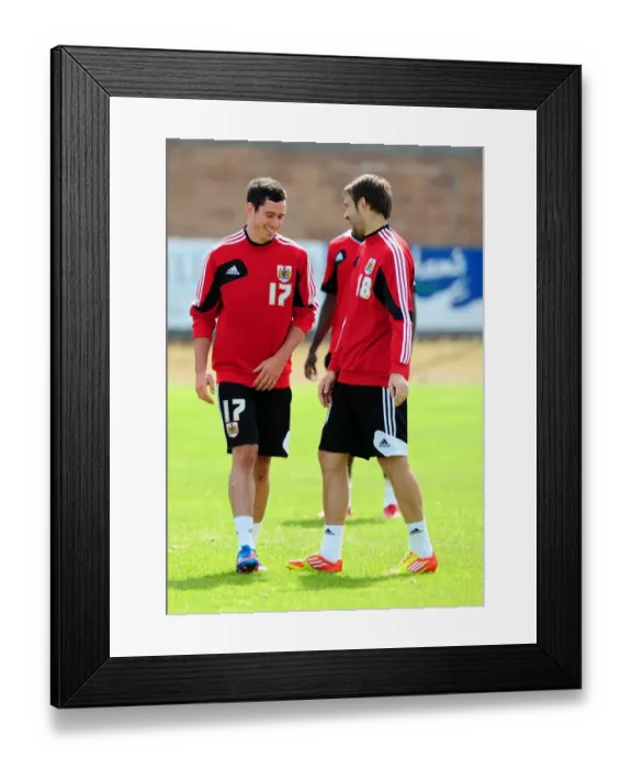 Framed Print : Bristol City: A Light-Hearted Moment between Greg Cunningham and Brett Pitman during Pre-Season Training Framed Print : Bristol City: A Light-Hearted Moment between Greg Cunningham and Brett Pitman during Pre-Season Training