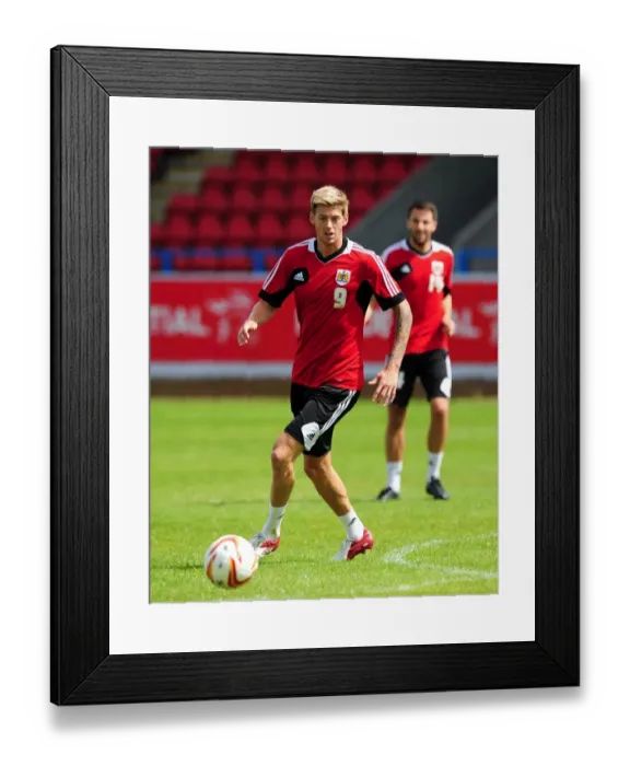 Framed Print : Bristol City Football Club: Jon Stead in Pre-Season Training, July 2012