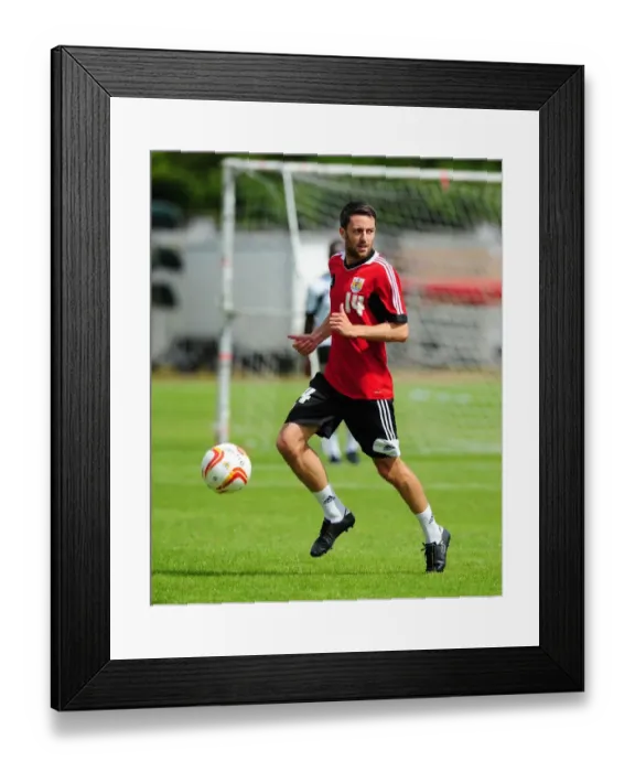Framed Print : Bristol City FC: Cole Skuse in Pre-Season Training, July 2012 Framed Print : Bristol City FC: Cole Skuse in Pre-Season Training, July 2012
