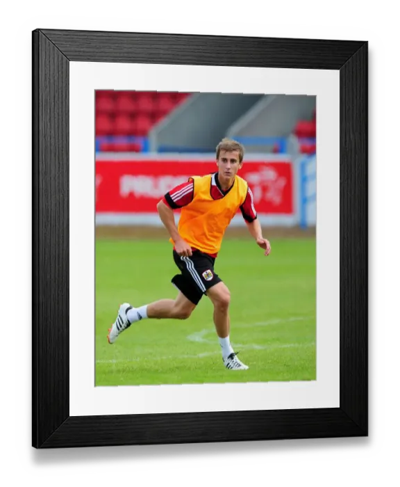 Framed Print : Bristol City's Joe Bryan in Pre-Season Training Action (July 2012) Framed Print : Bristol City's Joe Bryan in Pre-Season Training Action (July 2012)