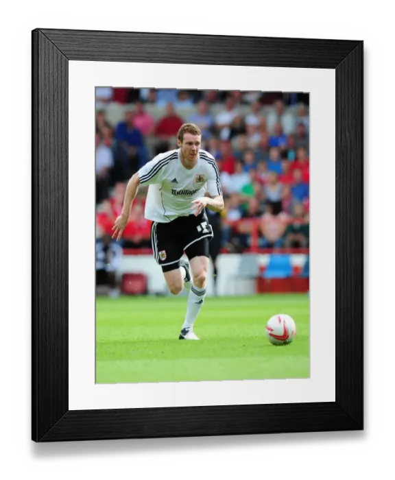 Framed Print : Stephen Pearson of Bristol City in Action Against Nottingham Forest at The City Ground, 2012