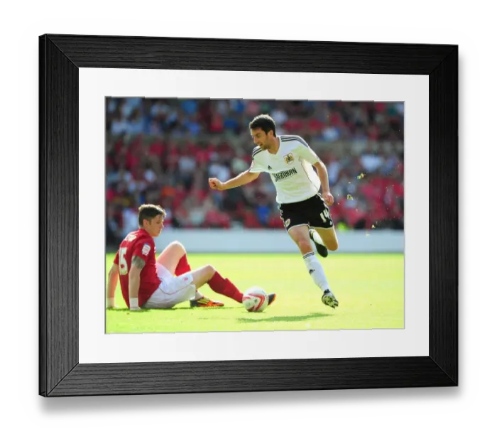Framed Print : Bristol City's Cole Skuse Dashes Past Nottingham Forest's Greg Halford in Championship Clash